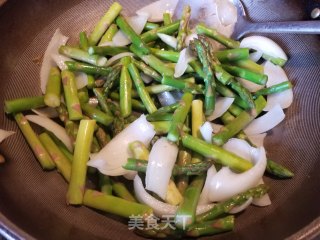 芦笋炒蘑菇的做法步骤：5