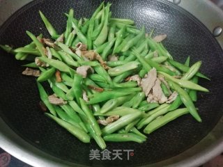 四季豆炒肉焖刀削面的做法步骤：3