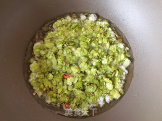 榆钱鸡蛋饼的做法步骤：8