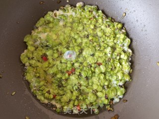 榆钱鸡蛋饼的做法步骤：9