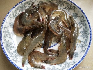 鲜虾焖冬瓜的做法步骤：1
