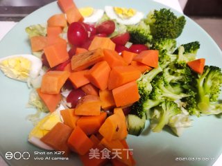 香肠圣女果西蓝花沙拉的做法步骤：6