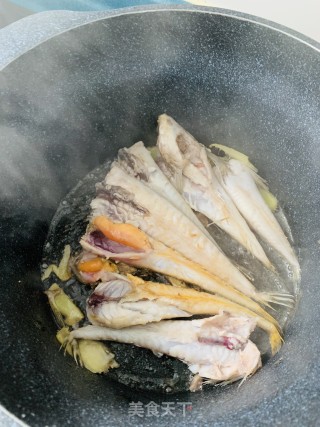 姜葱番茄????煎鱼的做法步骤：3