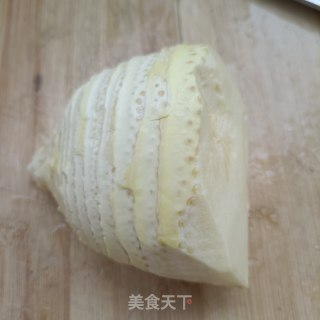 烟熏腊肉炒冬笋的做法步骤：1