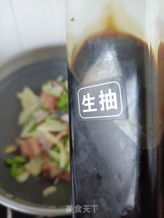 烟熏腊肉炒冬笋的做法步骤：10