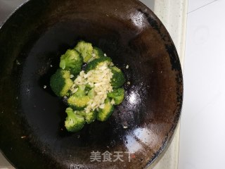 蒜香西兰花的做法步骤：4