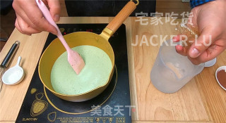 超简单抹茶奶冻，口感Q弹、香滑细腻，一道非常值得推荐的甜点。的做法步骤：5