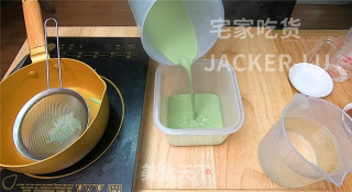 超简单抹茶奶冻，口感Q弹、香滑细腻，一道非常值得推荐的甜点。的做法步骤：8