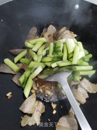 腊肉烧大蒜的做法步骤：5