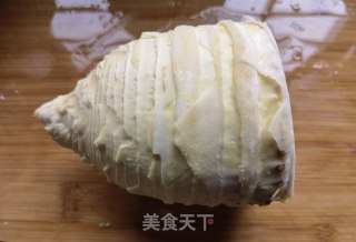 螺丝椒木耳炒春笋的做法步骤：1