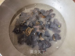 螺丝椒木耳炒春笋的做法步骤：6