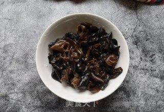 螺丝椒木耳炒春笋的做法步骤：7