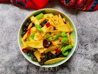 螺丝椒木耳炒春笋的做法步骤：16
