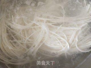 辣白菜炒面的做法步骤：2