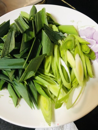 青蒜炒腊肉的做法步骤：2