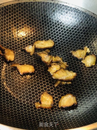 青蒜炒腊肉的做法步骤：3