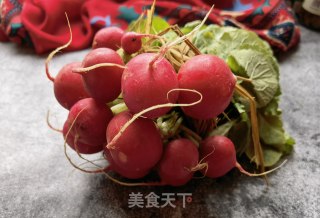 樱桃萝卜蘸酱的做法步骤：1