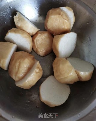 野生荞头炒巨鱼丸的做法步骤：1