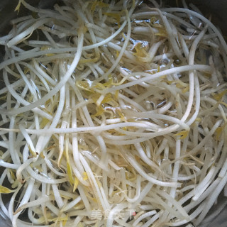 韭菜炒银芽的做法步骤：1