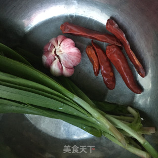 韭菜炒银芽的做法步骤：2