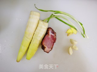 春笋炒腊肉❗️笋嫩肉香，绝配的做法步骤：2