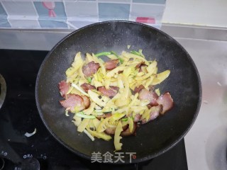 春笋炒腊肉❗️笋嫩肉香，绝配的做法步骤：8