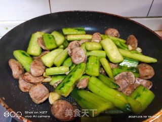 香肠炒黄瓜的做法步骤：5