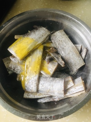 香煎带鱼的做法步骤：2