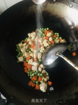 青豆胡萝卜炒鸡丁的做法步骤：7