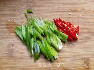 炝拌土豆丝的做法步骤：1