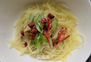 炝拌土豆丝的做法步骤：9
