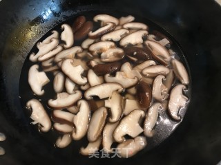 火麻仁鲜蘑肉片的做法步骤：3