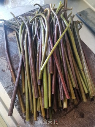 蕨菜炒腊肉的做法步骤：4