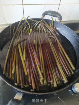 蕨菜炒腊肉的做法步骤：5