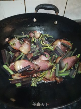 蕨菜炒腊肉的做法步骤：13