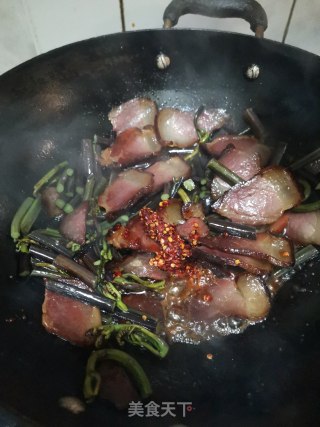 蕨菜炒腊肉的做法步骤：14