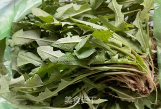 蒲公英炒鸡蛋的做法步骤：1
