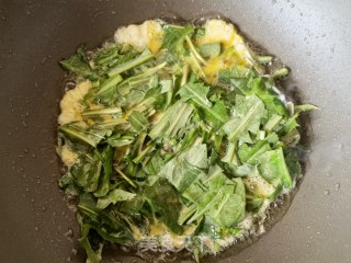 蒲公英炒鸡蛋的做法步骤：7