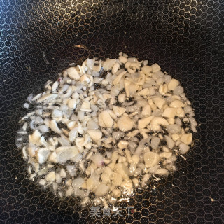 蒜香油麦菜的做法步骤：2