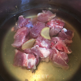 花胶虫草花煲排骨的做法步骤：1
