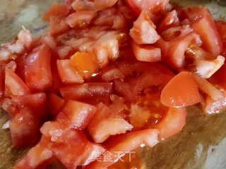 西红柿炒鸡蛋的做法步骤：2