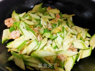 西葫芦鸡蛋炒虾仁的做法步骤：9