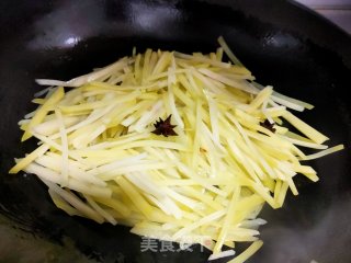 素炒土豆丝的做法步骤：3
