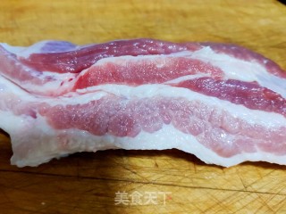 肉丝木耳炒蒜黄的做法步骤：1
