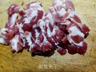 肉丝木耳炒蒜黄的做法步骤：2