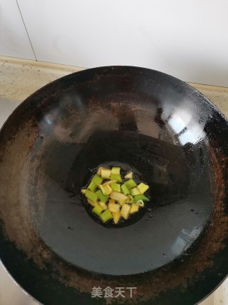 贵州酸汤鱼的做法步骤：3