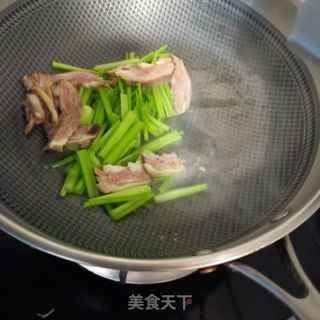 清水炒驴肉芹菜的做法步骤：5