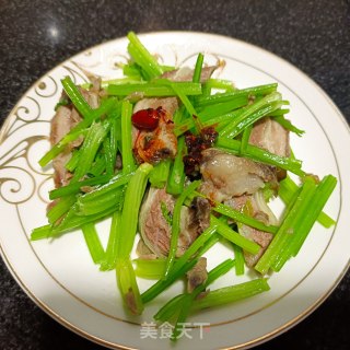 清水炒驴肉芹菜的做法步骤：8