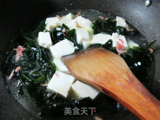 小虾米裙带菜豆腐汤的做法步骤：6
