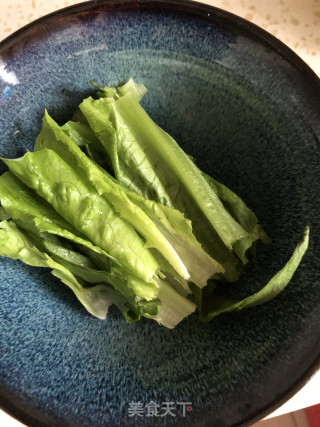 油麦菜火腿肠拉面的做法步骤：4